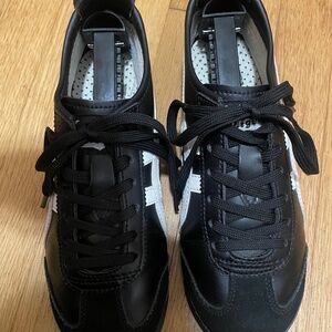 ASICS Onitsuka Tiger Mexico 66 in black + white detail wms 7
